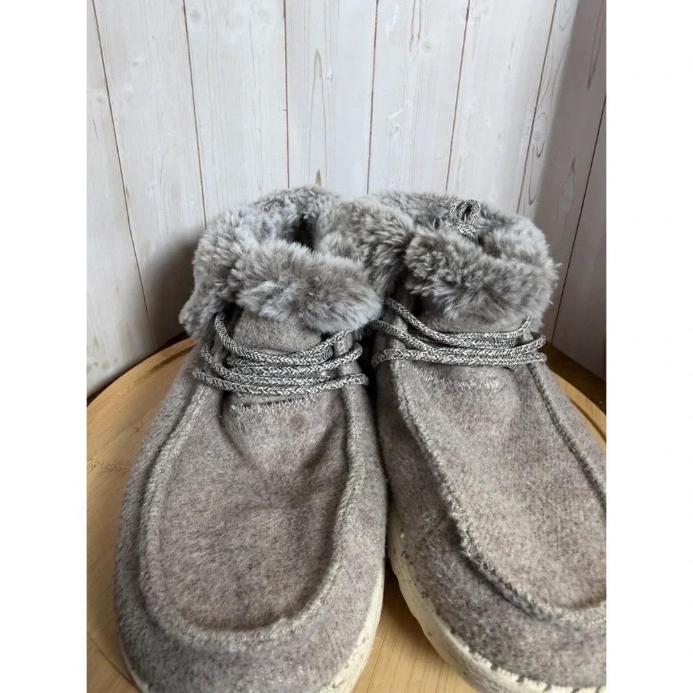 Hey Dude Britt Sz 9/40 Women's Nut Beige Faux Fur Lined‎ Booties w/Laces & Snaps